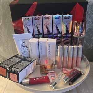 21 Cosmetic Bundle. Clinique, BareMinerals, Revolution, Bb, Jane Iredale New